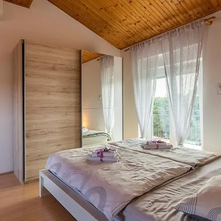 Semesterbostad Casa Kujici
